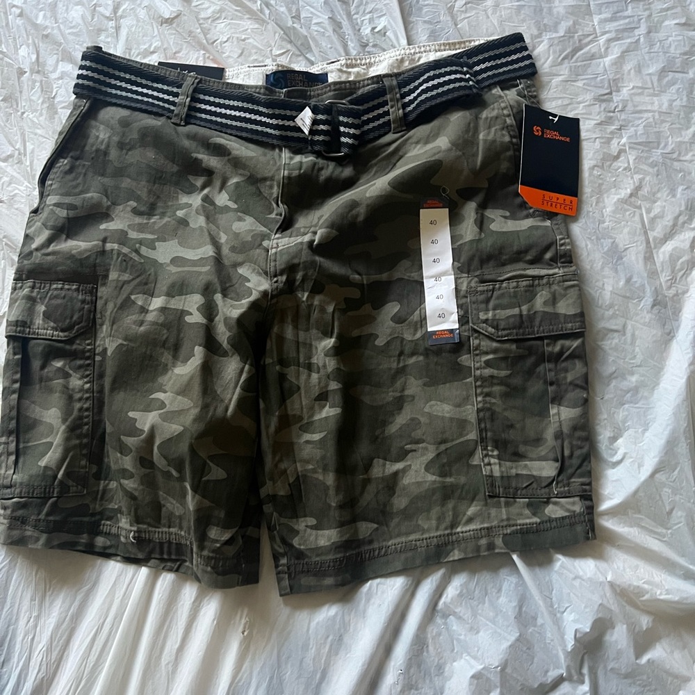 NWT cargo green camouflage shorts belted size 40